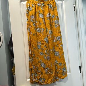 Wide leg light fabric patterned pants. Size xs